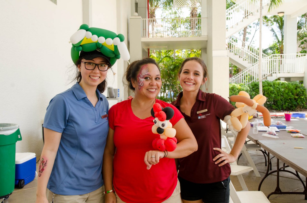 The wonderful staff got involved too!  And the Minnie Mouse balloon bracelet matches perfectly, after all, we are all slaves to fashion.